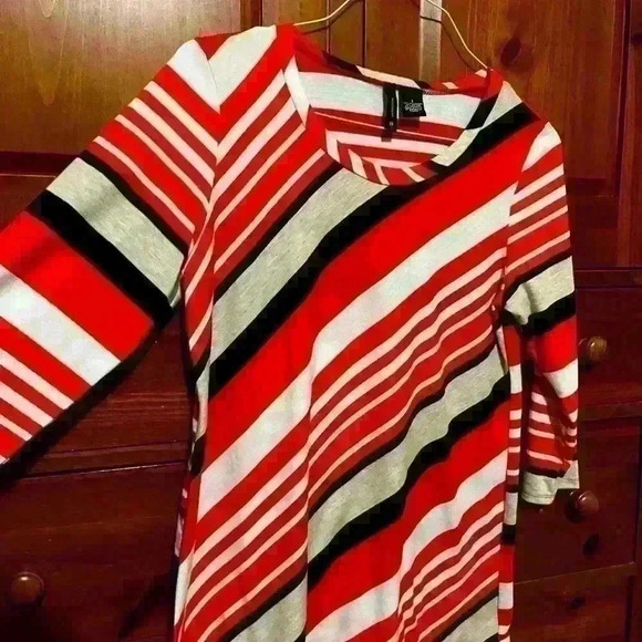 Cute! Women’s New Direction Top - Large - Picture 4 of 4